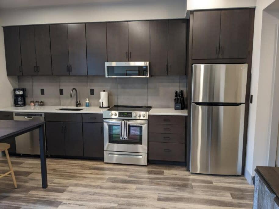 טראוורס סיטי Modern Condo 210 Just Blocks From Lake Michigan מראה חיצוני תמונה