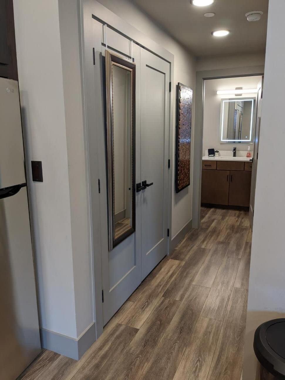 טראוורס סיטי Modern Condo 210 Just Blocks From Lake Michigan מראה חיצוני תמונה